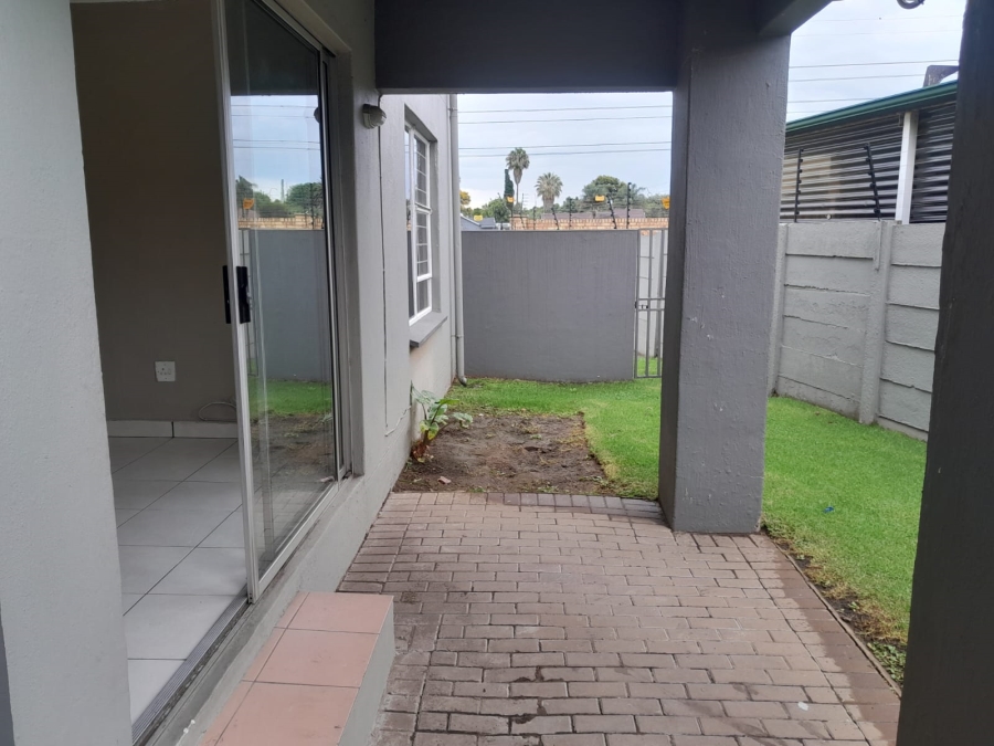 To Let 2 Bedroom Property for Rent in Verwoerdpark Gauteng