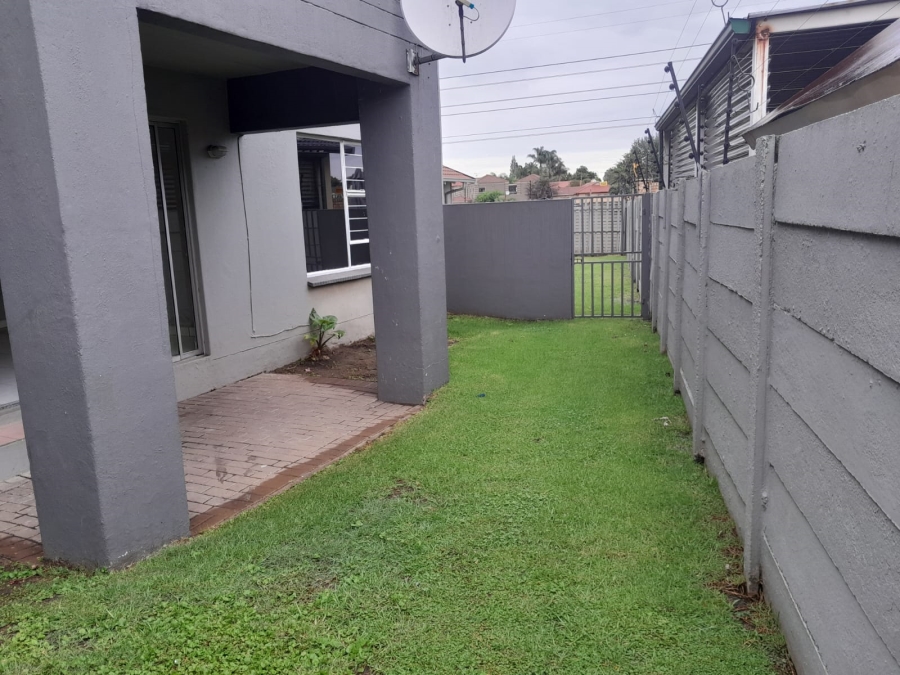 To Let 2 Bedroom Property for Rent in Verwoerdpark Gauteng
