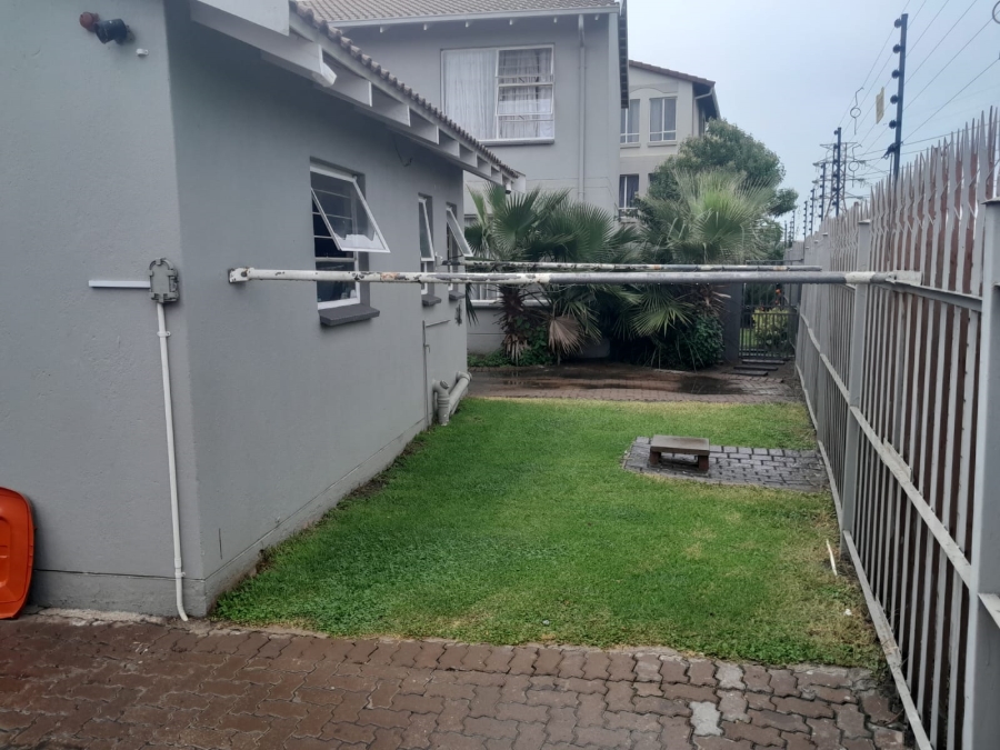 To Let 2 Bedroom Property for Rent in Verwoerdpark Gauteng