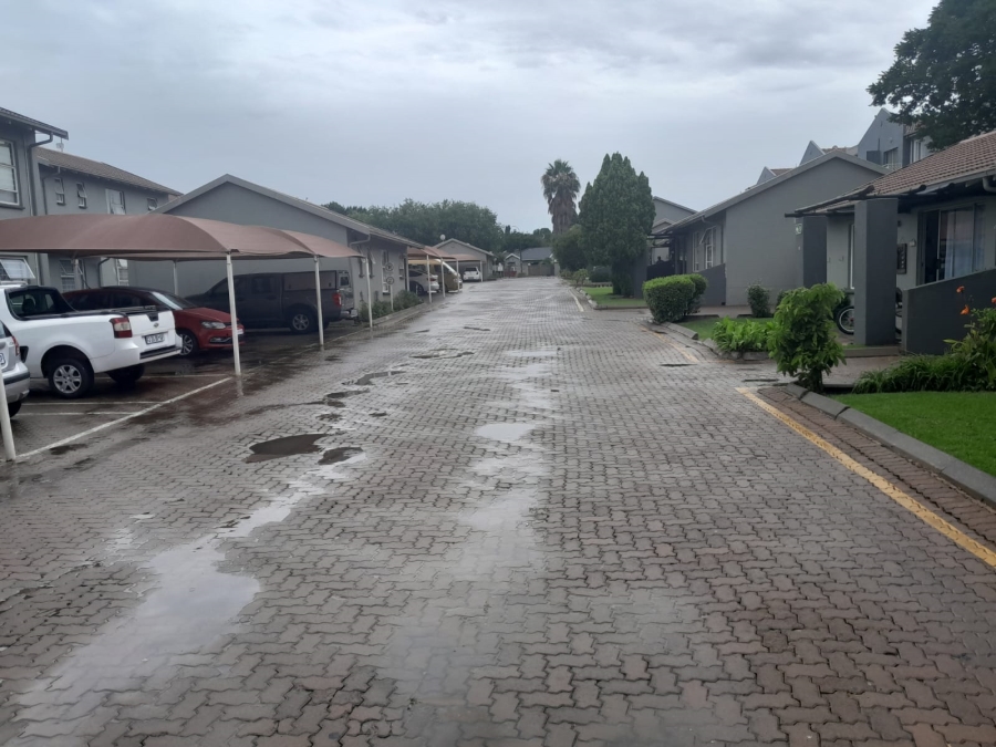 To Let 2 Bedroom Property for Rent in Verwoerdpark Gauteng