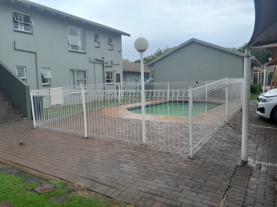 To Let 2 Bedroom Property for Rent in Verwoerdpark Gauteng