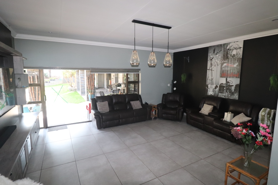 To Let 4 Bedroom Property for Rent in Terenure Gauteng