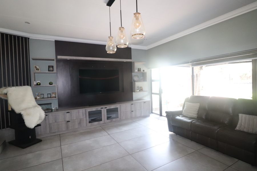 To Let 4 Bedroom Property for Rent in Terenure Gauteng