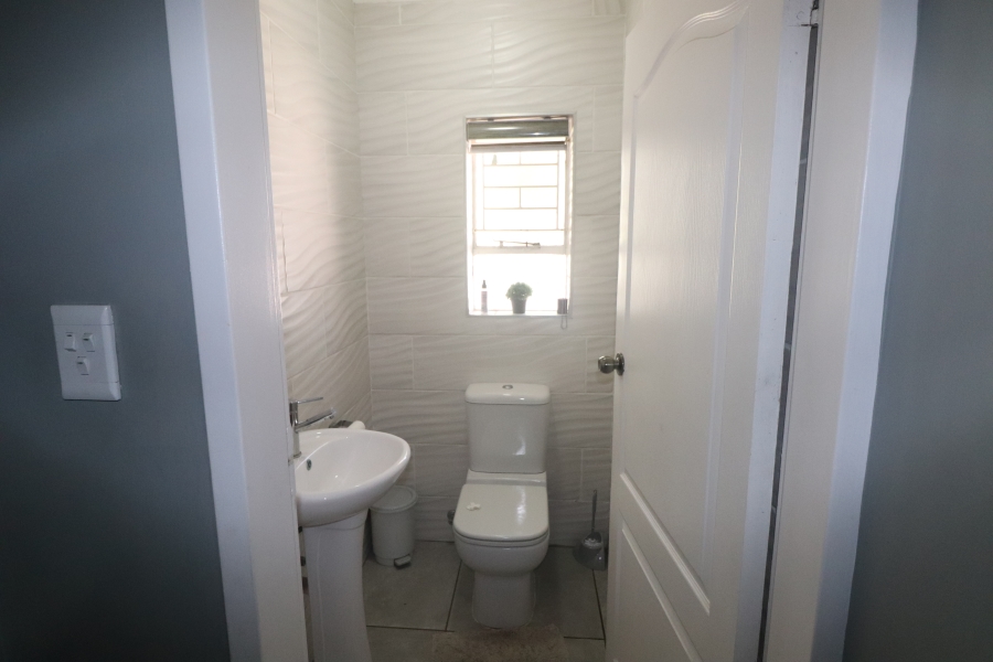 To Let 4 Bedroom Property for Rent in Terenure Gauteng