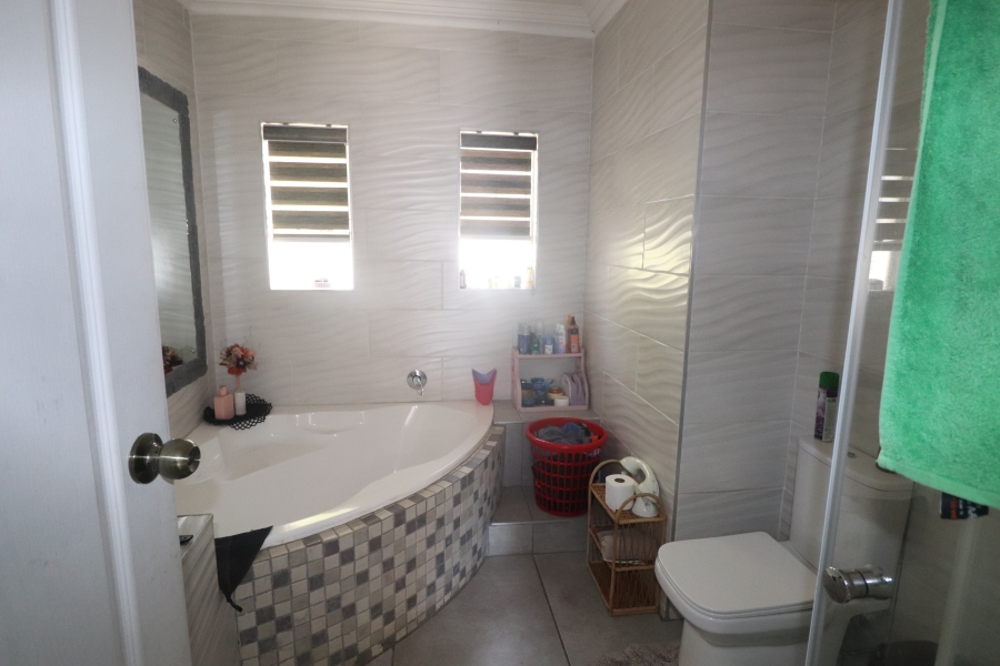To Let 4 Bedroom Property for Rent in Terenure Gauteng