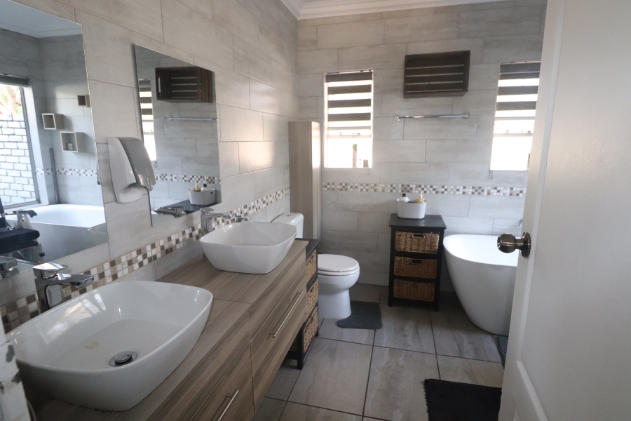 To Let 4 Bedroom Property for Rent in Terenure Gauteng