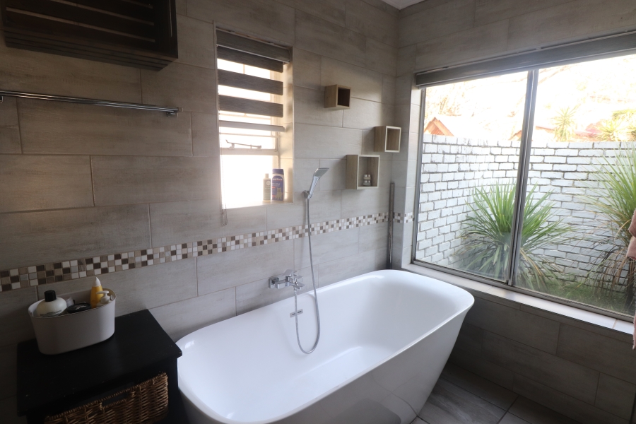 To Let 4 Bedroom Property for Rent in Terenure Gauteng