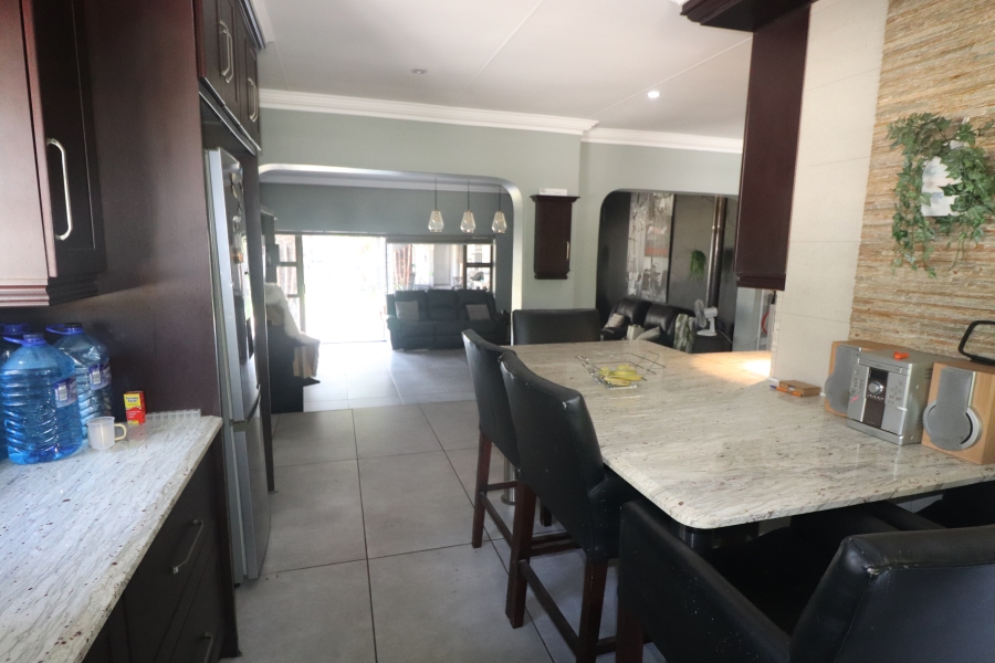 To Let 4 Bedroom Property for Rent in Terenure Gauteng