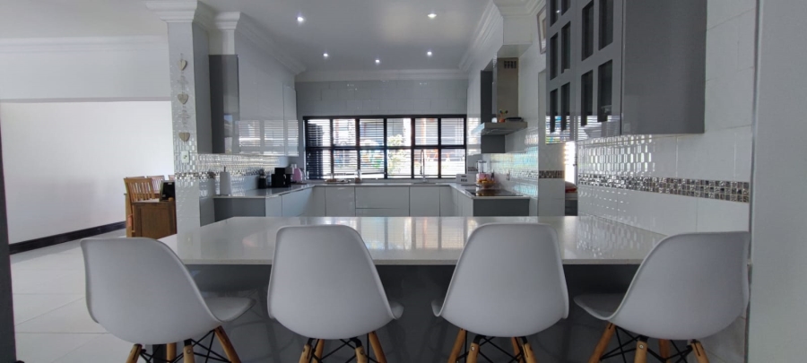 4 Bedroom Property for Sale in Eldoraigne Gauteng