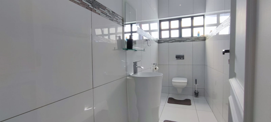 4 Bedroom Property for Sale in Eldoraigne Gauteng