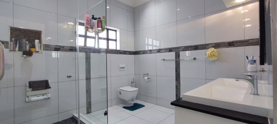 4 Bedroom Property for Sale in Eldoraigne Gauteng