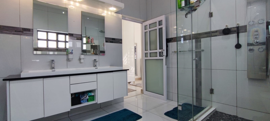 4 Bedroom Property for Sale in Eldoraigne Gauteng