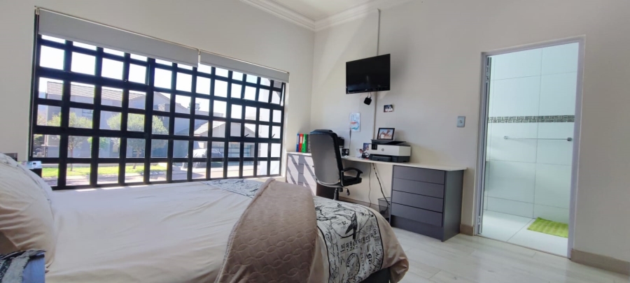4 Bedroom Property for Sale in Eldoraigne Gauteng
