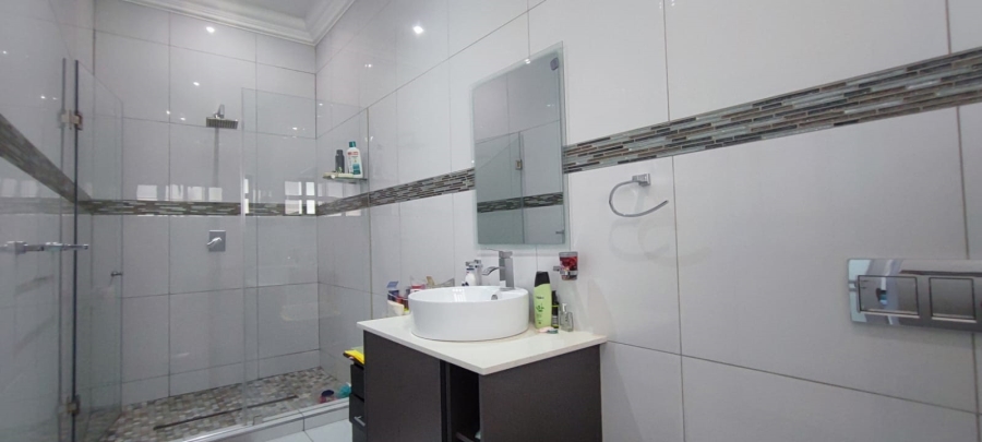 4 Bedroom Property for Sale in Eldoraigne Gauteng