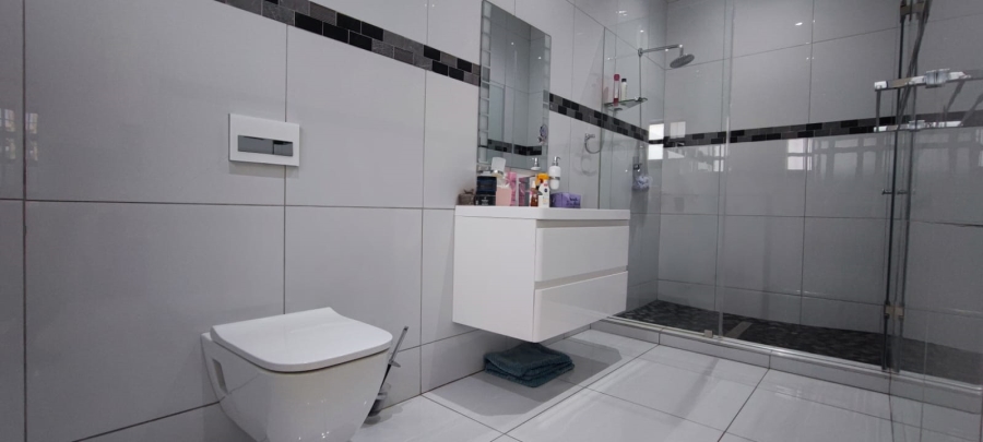 4 Bedroom Property for Sale in Eldoraigne Gauteng