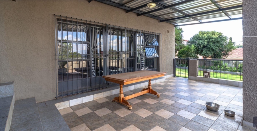 5 Bedroom Property for Sale in Mondeor Gauteng