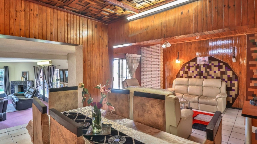 5 Bedroom Property for Sale in Mondeor Gauteng