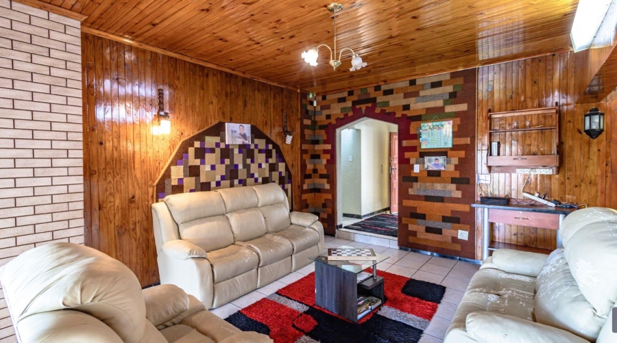 5 Bedroom Property for Sale in Mondeor Gauteng