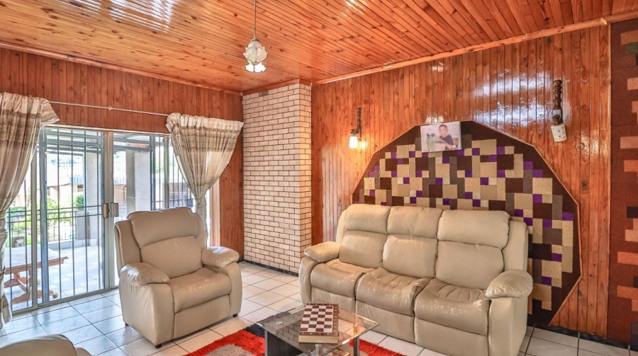 5 Bedroom Property for Sale in Mondeor Gauteng