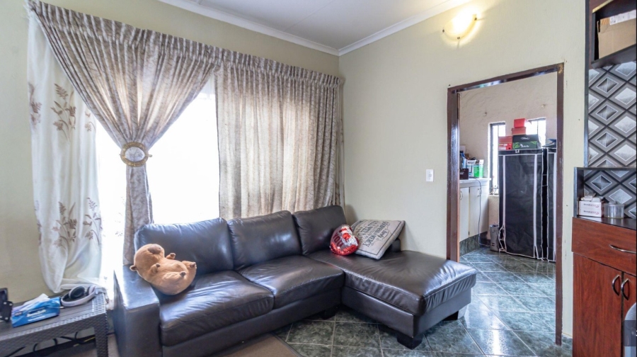 5 Bedroom Property for Sale in Mondeor Gauteng