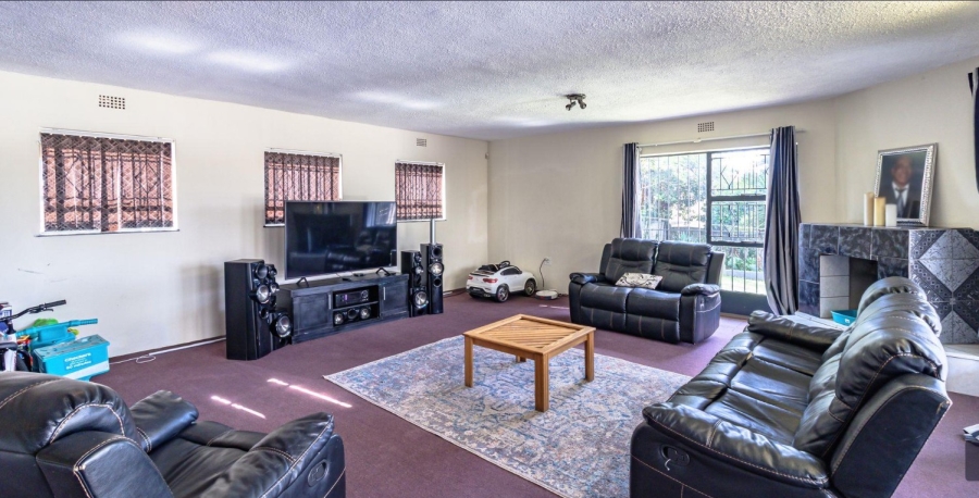 5 Bedroom Property for Sale in Mondeor Gauteng