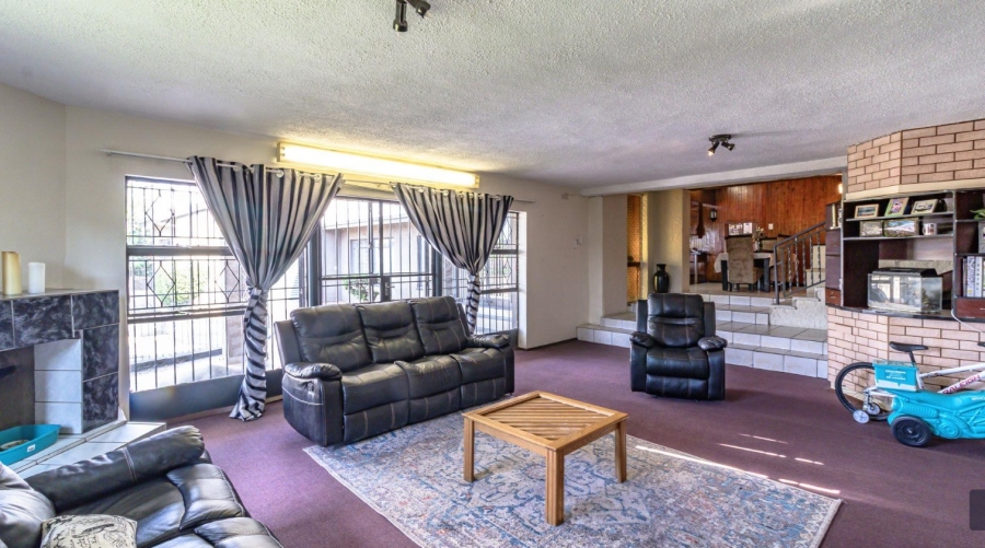 5 Bedroom Property for Sale in Mondeor Gauteng