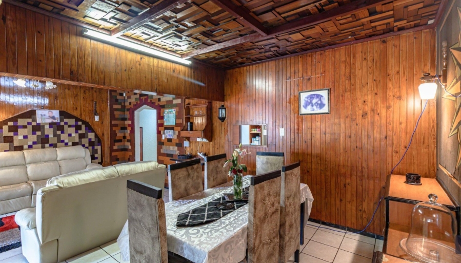 5 Bedroom Property for Sale in Mondeor Gauteng