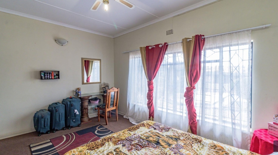 5 Bedroom Property for Sale in Mondeor Gauteng