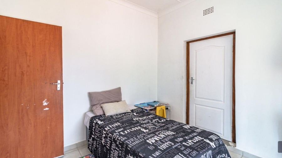 5 Bedroom Property for Sale in Mondeor Gauteng