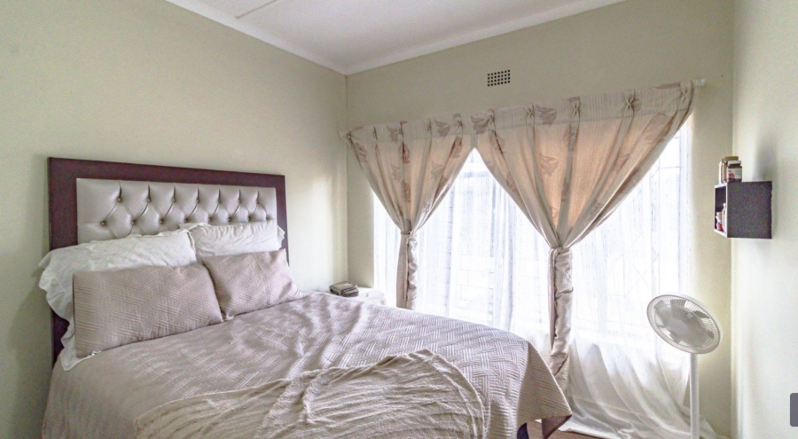 5 Bedroom Property for Sale in Mondeor Gauteng