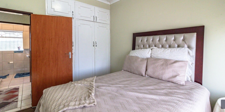 5 Bedroom Property for Sale in Mondeor Gauteng