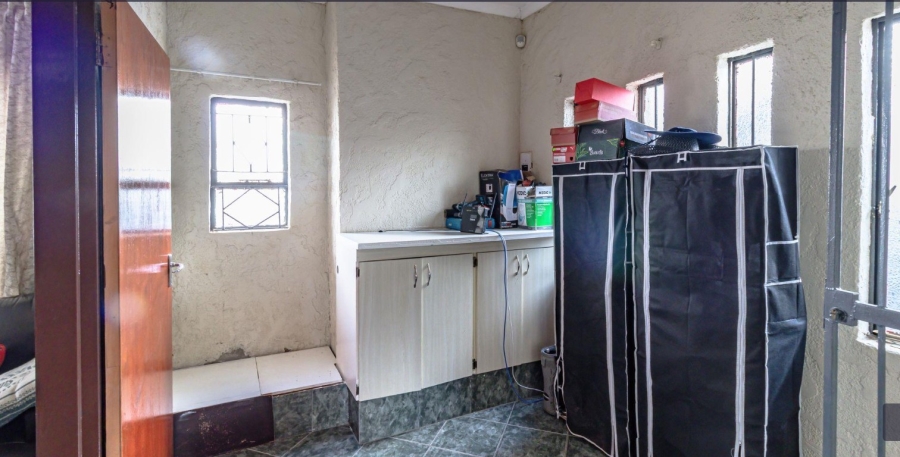 5 Bedroom Property for Sale in Mondeor Gauteng