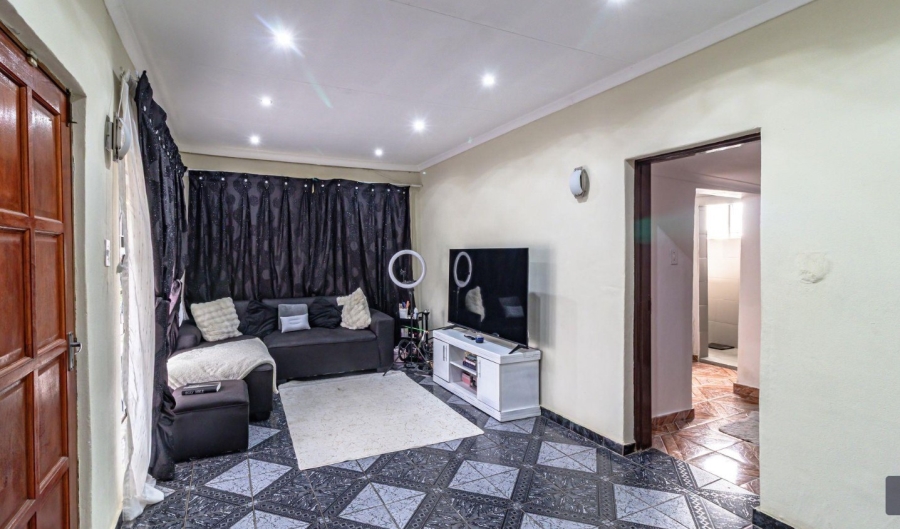 5 Bedroom Property for Sale in Mondeor Gauteng