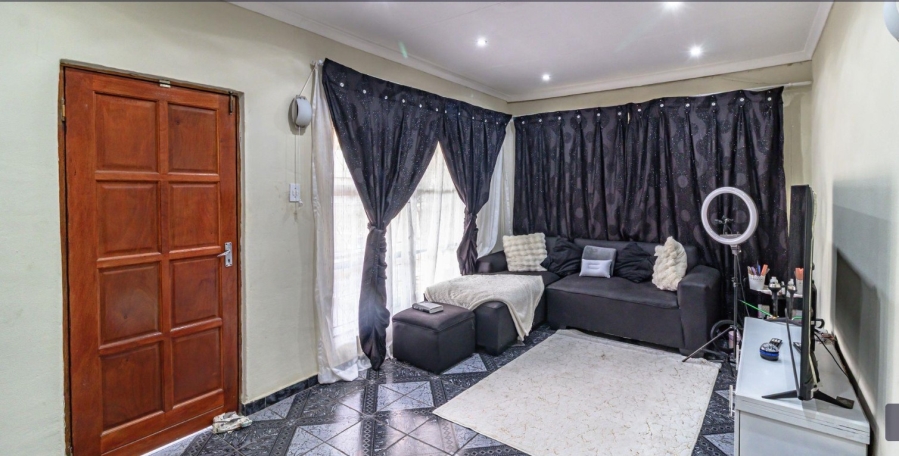 5 Bedroom Property for Sale in Mondeor Gauteng