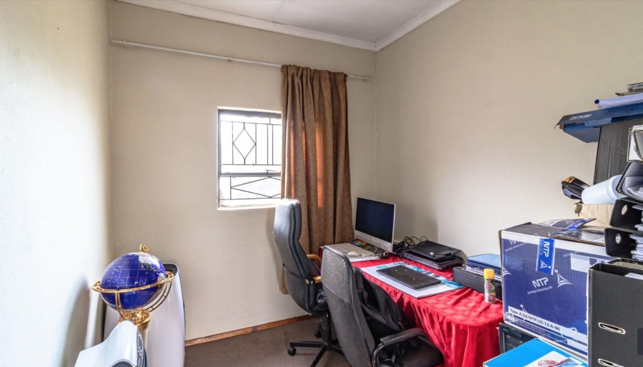 5 Bedroom Property for Sale in Mondeor Gauteng