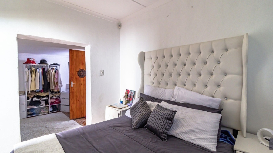 5 Bedroom Property for Sale in Mondeor Gauteng