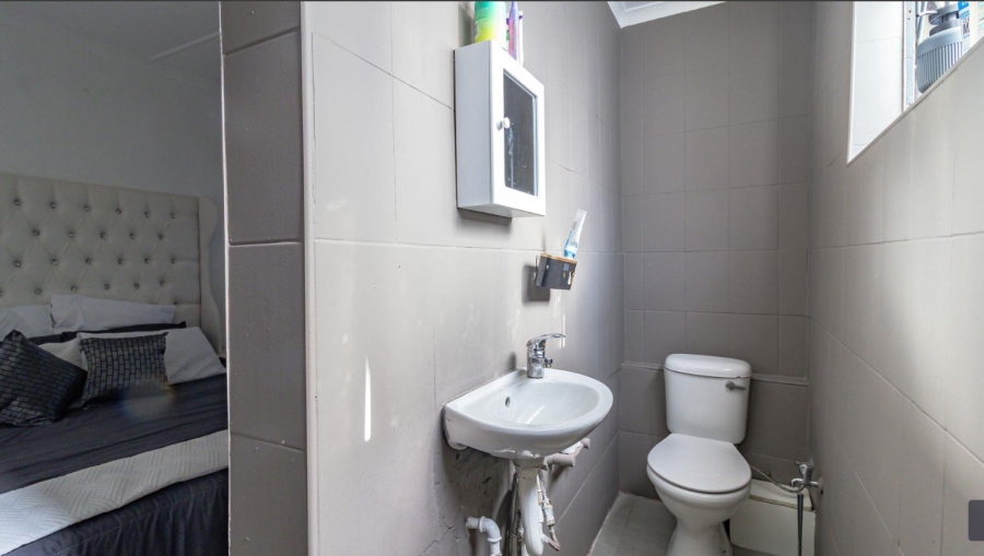 5 Bedroom Property for Sale in Mondeor Gauteng