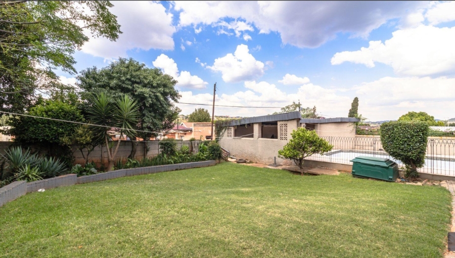 5 Bedroom Property for Sale in Mondeor Gauteng