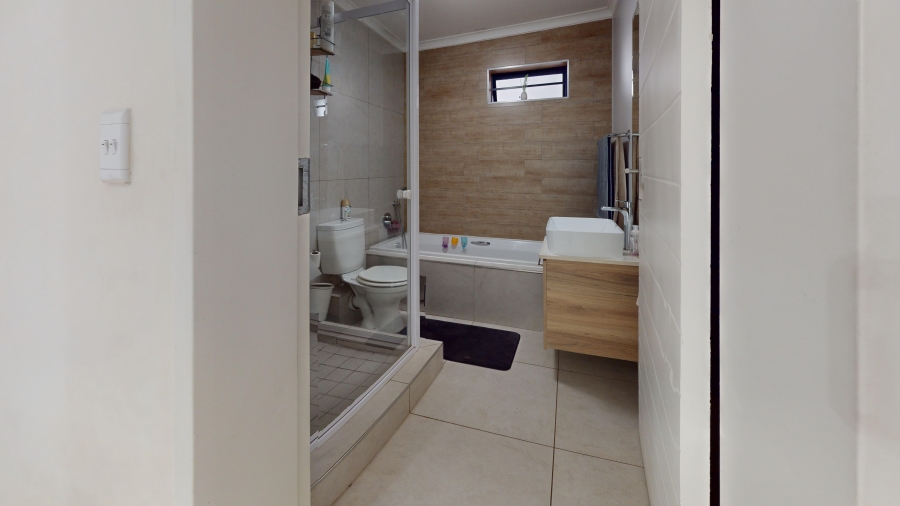 3 Bedroom Property for Sale in Glen Marais Gauteng