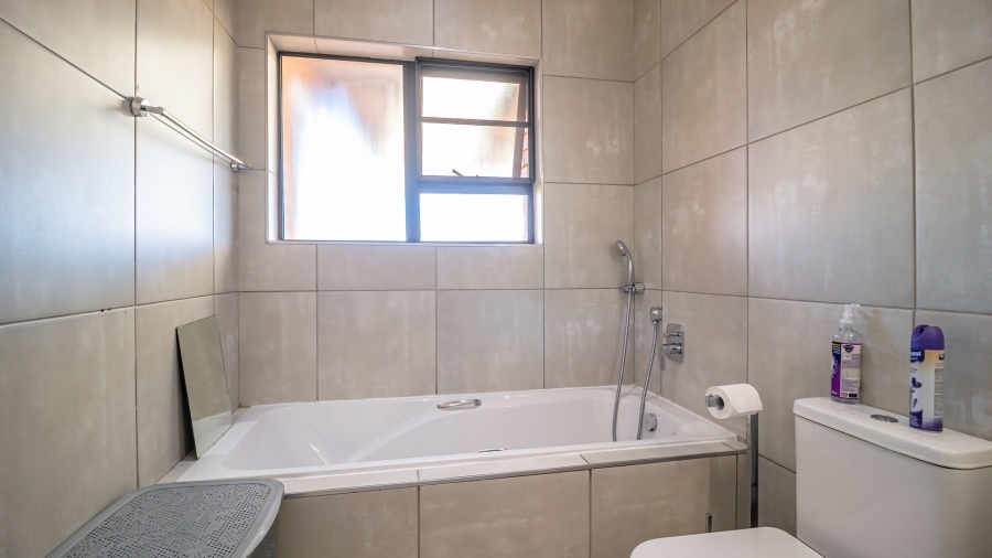 3 Bedroom Property for Sale in Helderwyk Gauteng