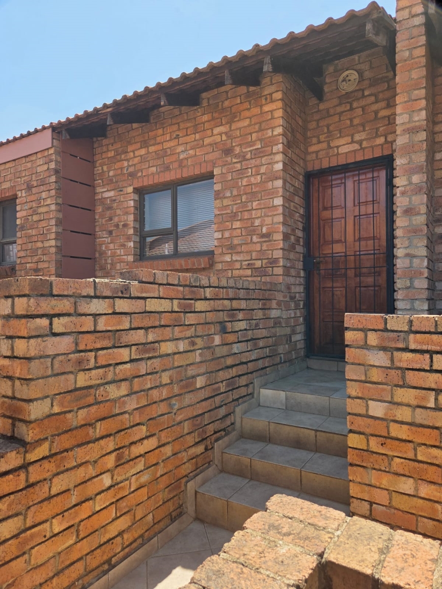 2 Bedroom Property for Sale in Naturena Gauteng