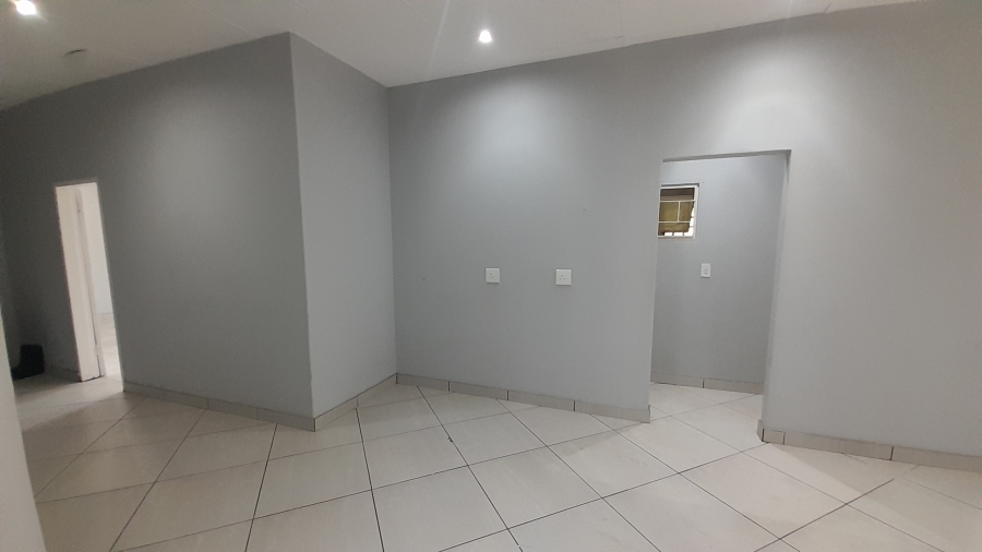To Let Commercial Property for Rent in Faerie Glen Gauteng