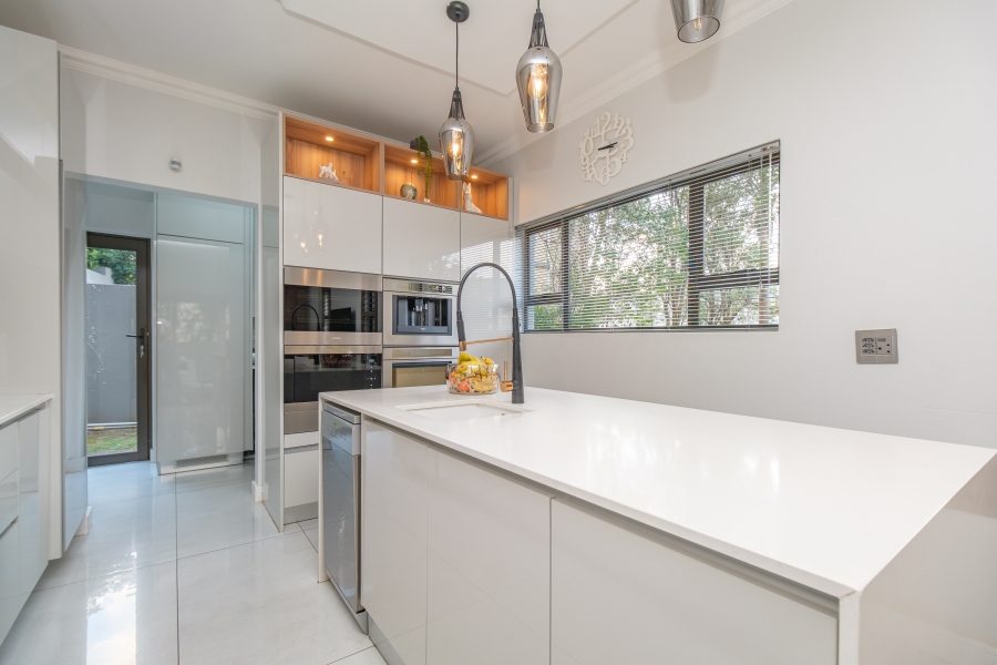 5 Bedroom Property for Sale in Beverley Gauteng