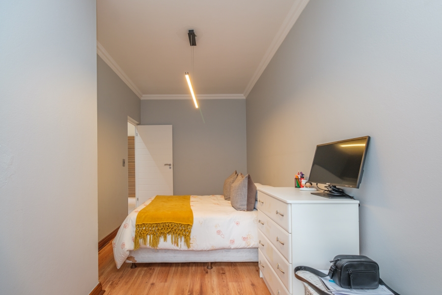 5 Bedroom Property for Sale in Beverley Gauteng