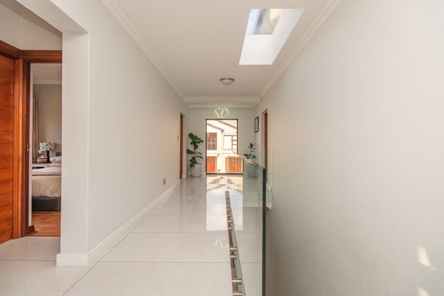 5 Bedroom Property for Sale in Beverley Gauteng
