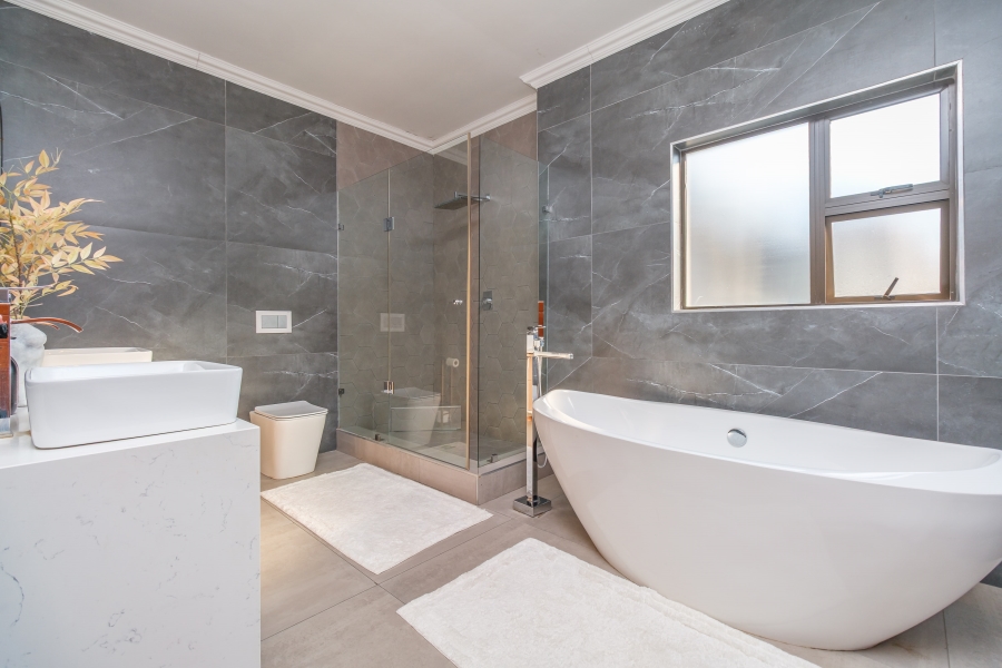 5 Bedroom Property for Sale in Beverley Gauteng