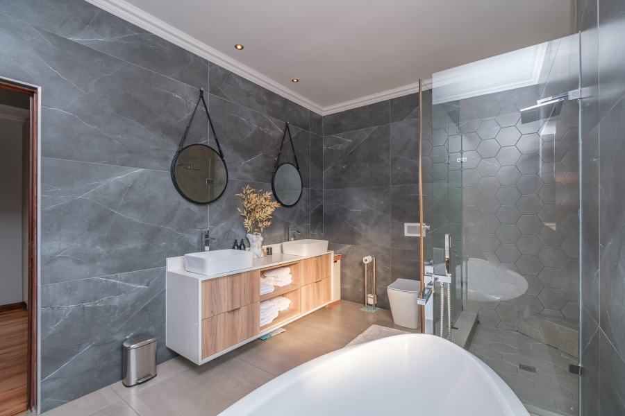 5 Bedroom Property for Sale in Beverley Gauteng