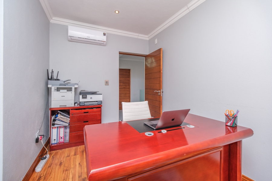 5 Bedroom Property for Sale in Beverley Gauteng
