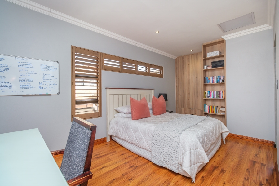 5 Bedroom Property for Sale in Beverley Gauteng
