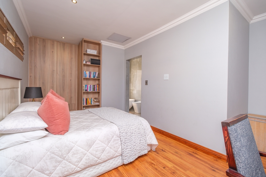 5 Bedroom Property for Sale in Beverley Gauteng